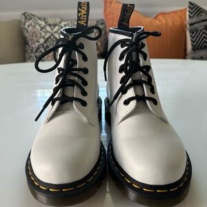 Dr. Martens white smooth leather ankle boots. Size 7.